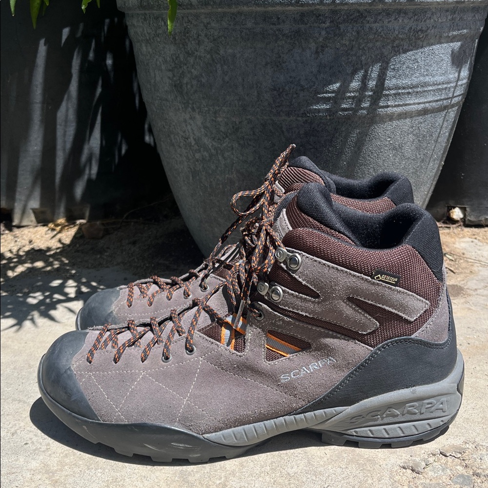 Scarpa Daylite GTX size 11 men’s hiking walking work shoes. Like new